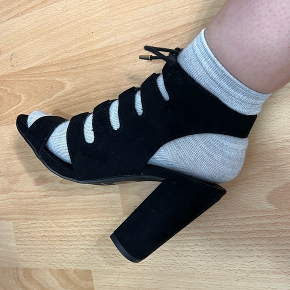 London Rebel | Open Toe Block Heel Ankle Booties - Picture 5 of 7